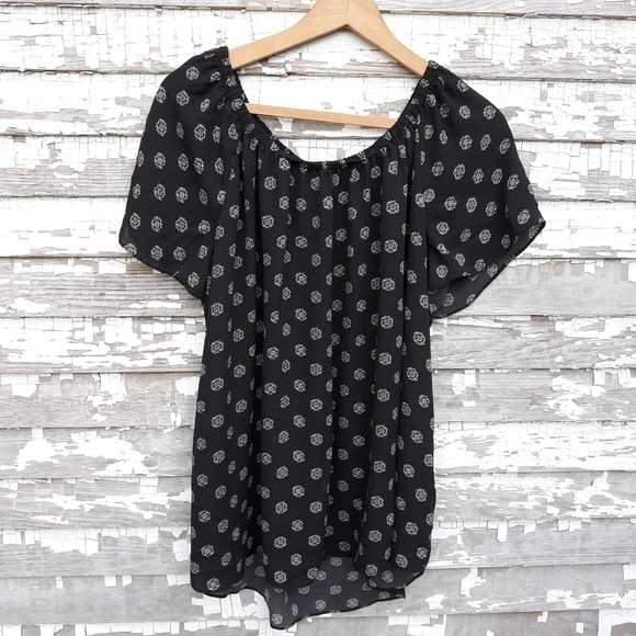 🌟 Vince Camuto off the shoulder top size medium - Picture 1 of 4